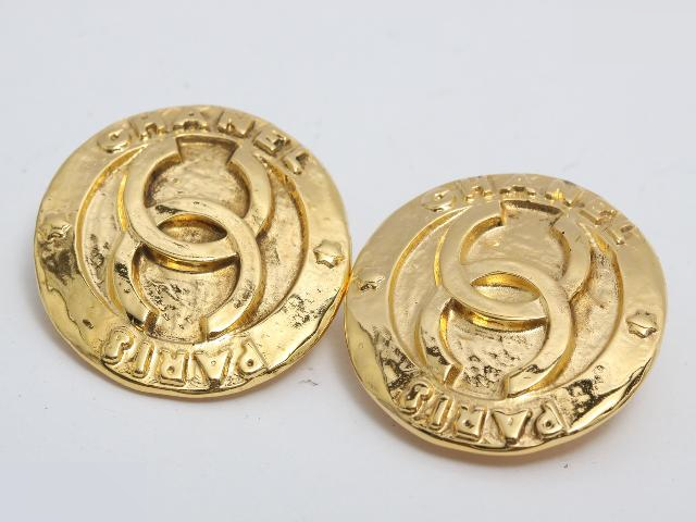 http://www.recyclemart-kyoto.com/result/CHANEL%20%E3%82%B3%E3%82%B3%E3%83%9E%E3%83%BC%E3%82%AF%E3%80%80%E3%82%A4%E3%83%A4%E3%83%AA%E3%83%B3%E3%82%B0%20C%2013000.png